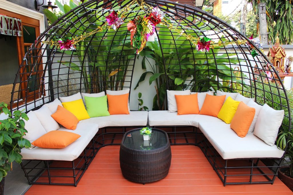 Want to create opportunities for outdoor entertaining in any season? Look no further as we discuss 7 DIY ideas for your to consider adding to your yard, no matter the size. 
